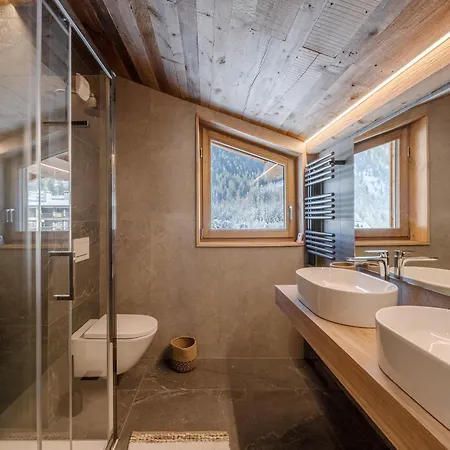 De Luxe Avec Piscine Interieure Et Sauna, Proche - Fr-1-343-261 شاليه شامونكس