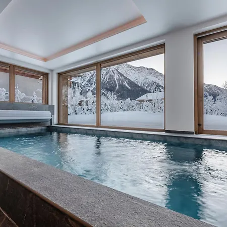 De Luxe Avec Piscine Interieure Et Sauna, Proche - Fr-1-343-261 شاليه شامونكس
